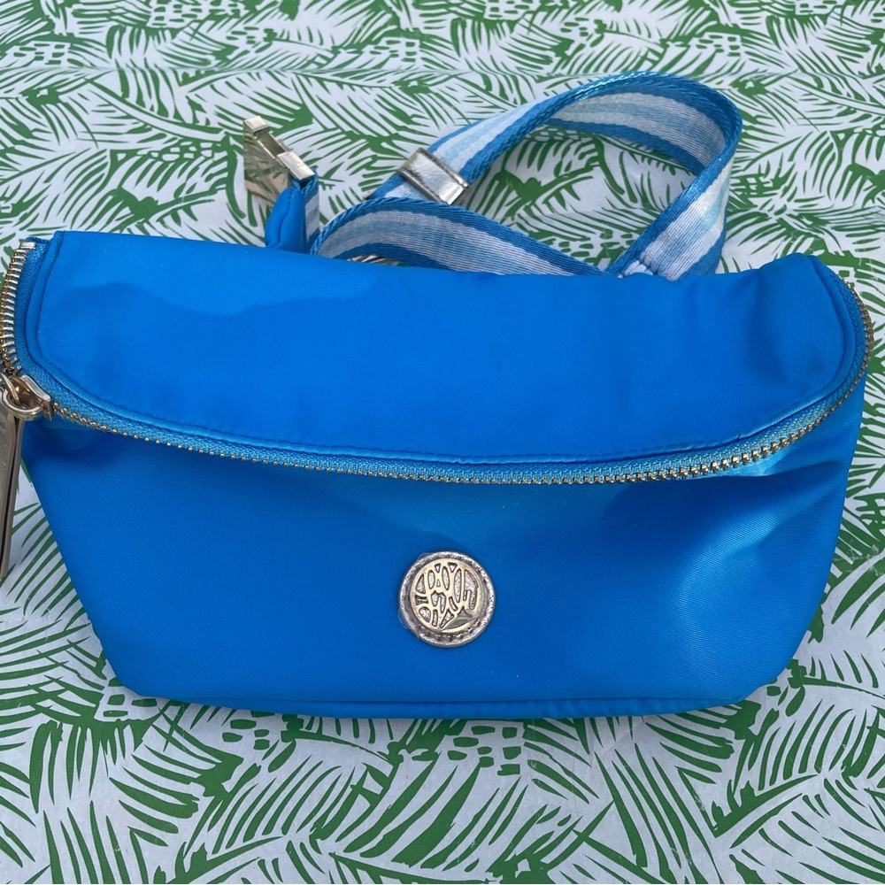 Lilly Pulitzer Torrey belt bag / fanny pack in lunar blue with adjustable belt.